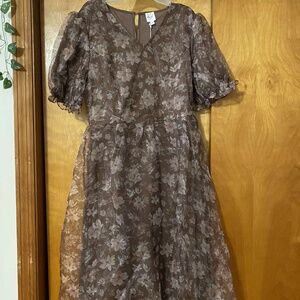 Boutique Beryl Floral Lined Organza Dress size Medium NWT’s